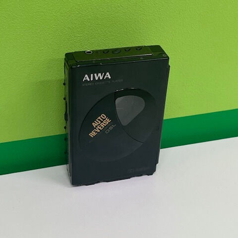 AIWAのポータブルカセットテーププレーヤー