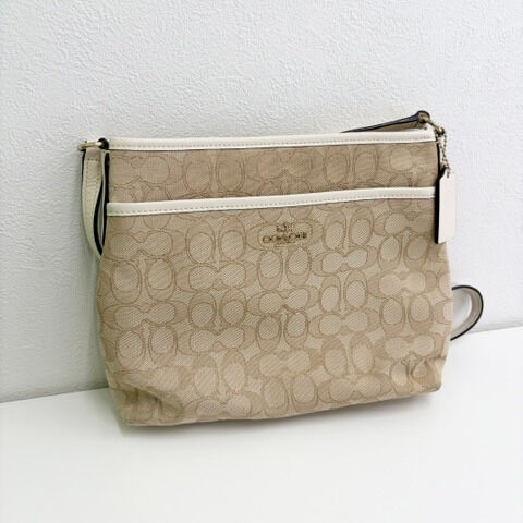 こんにちは！本日も素敵な商品のご紹介です👜