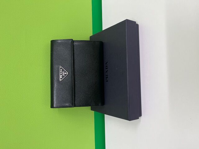 プラダ 財布 サフィアーノ 黒