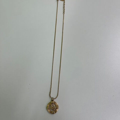 Diorのサークルロゴネックレス